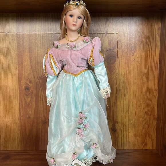 Fairy Tale princess Porcelain Doll Heritage Signature Collection 18” no. 12359 - Picture 1 of 8